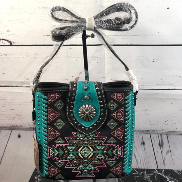 Montana West Handbags - Montana West Aztec Collection Crossbody